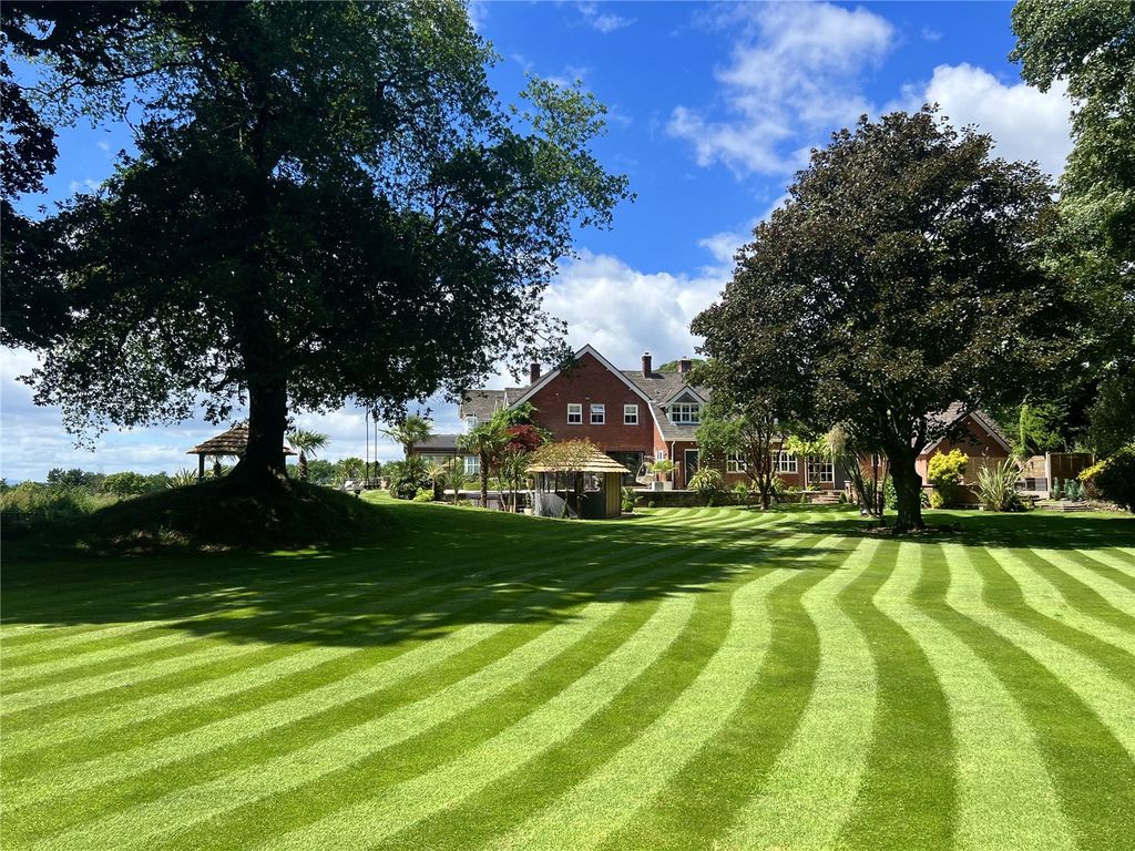 Property photo 3 of 44 Hill Farm House