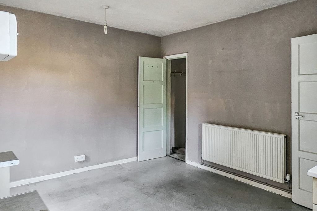Property photo 2 of 15 2 Montrose Way, Datchet, Slough Sl3 9nd