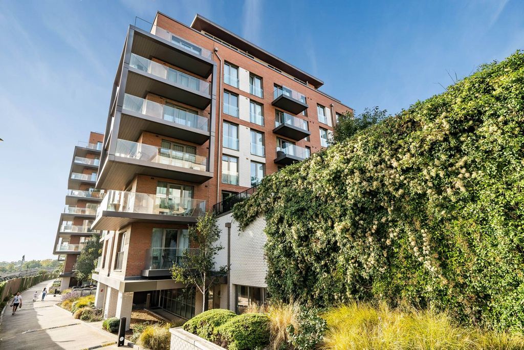 Property photo 1 of 21