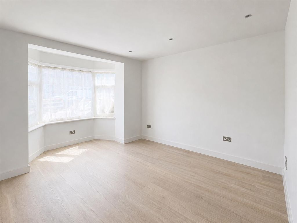 Property photo 2 of 8 Ec23C77D-527E-4Bbb-9652-B3E65Fe38C2A.Png