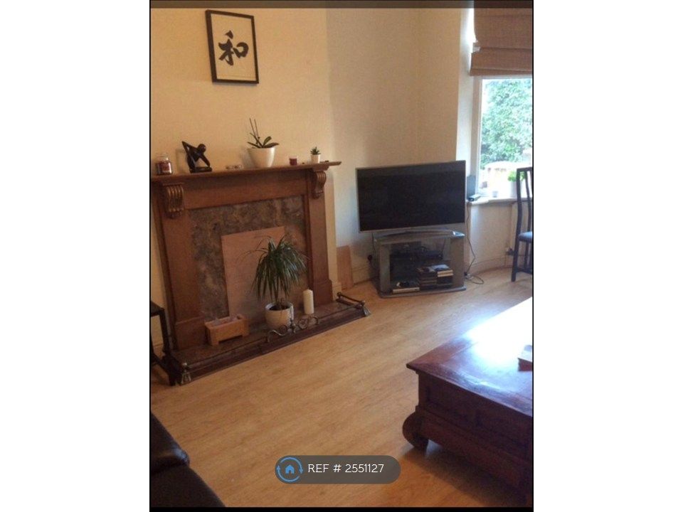 Property photo 1 of 13 Living Room