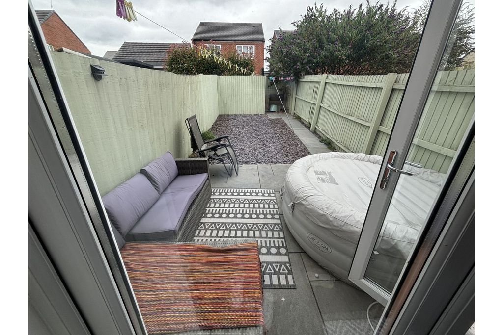 Property photo 3 of 10 Garden