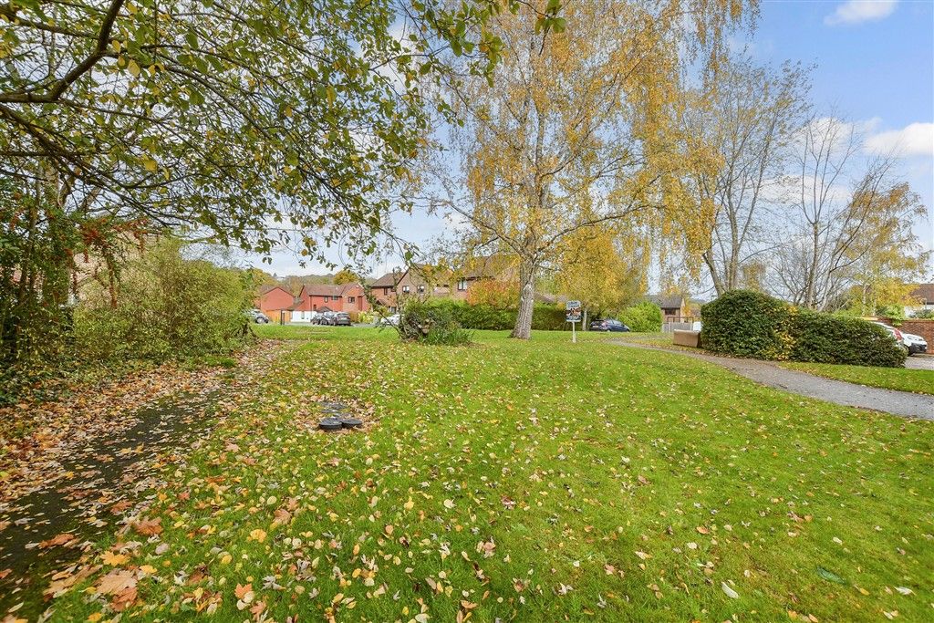 Property photo 2 of 12 Communal Gardens