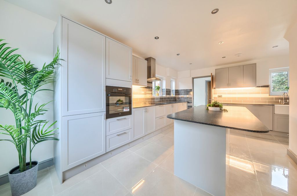 Property photo 2 of 19 1397181-9-696A4E7...