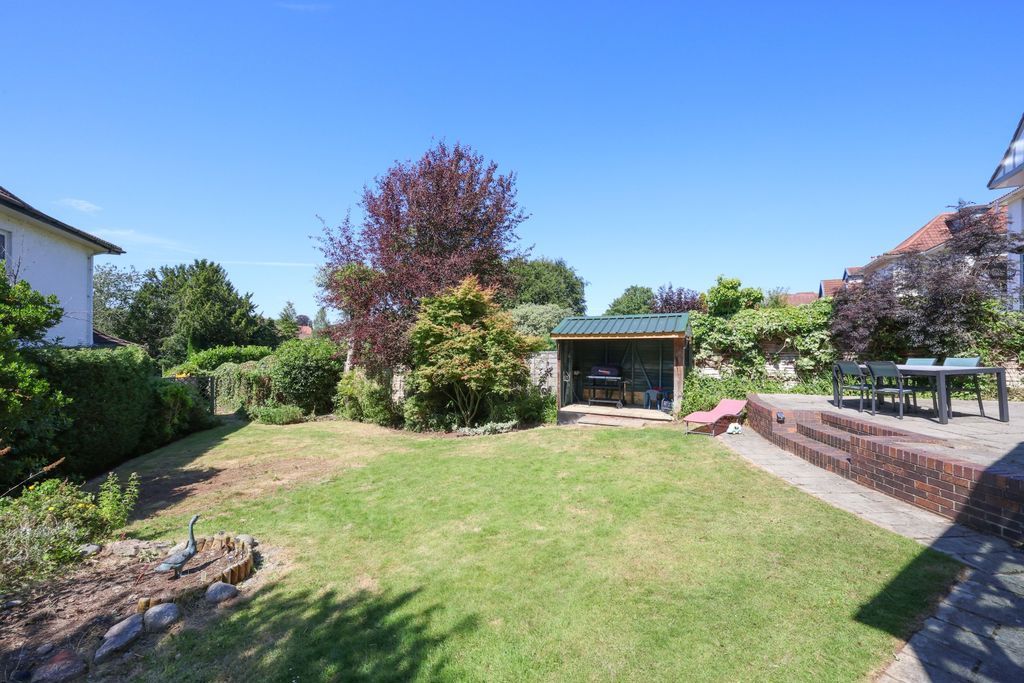 Property photo 2 of 16 Garden