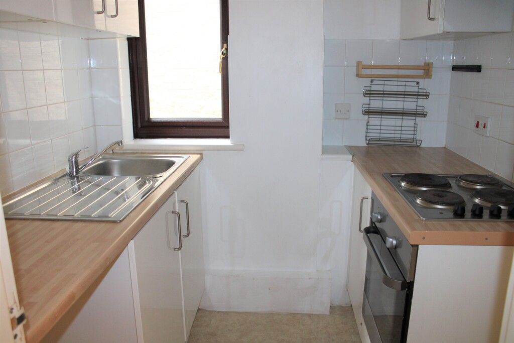 Property photo 2 of 6 Kitchen