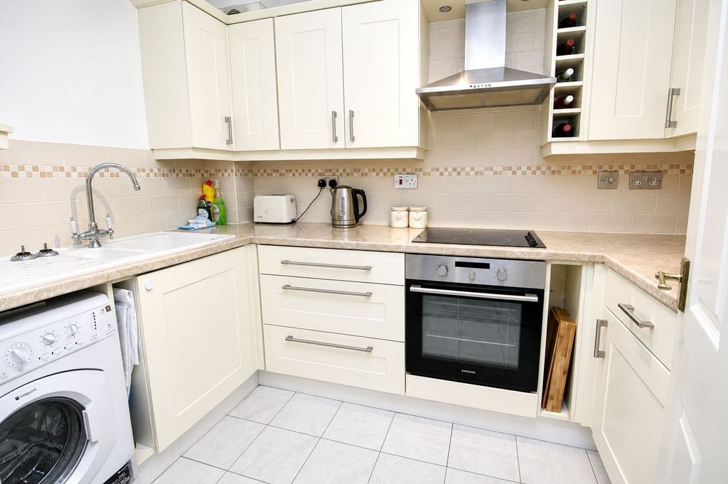 Property photo 3 of 11