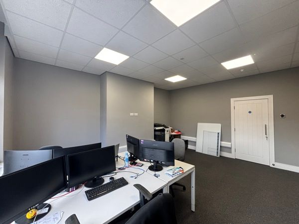 Property photo 3 of 15 Photo 6