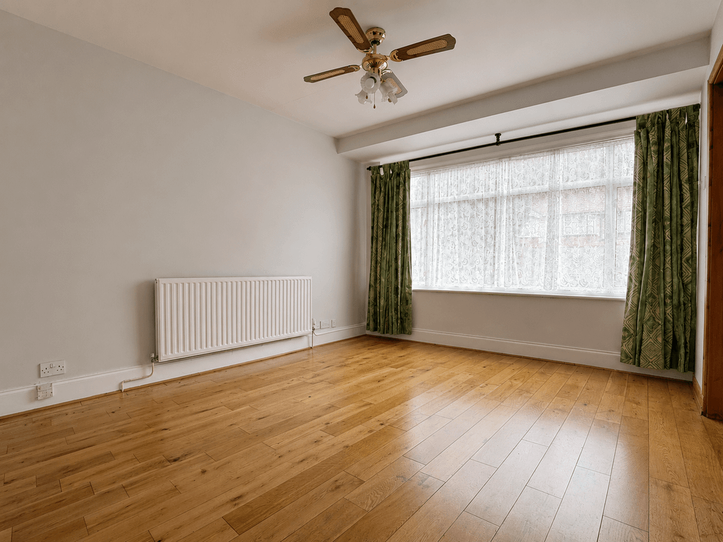 Property photo 1 of 19 5 Bed Semi-Detached House To Rent Richmond Crescent, London N9