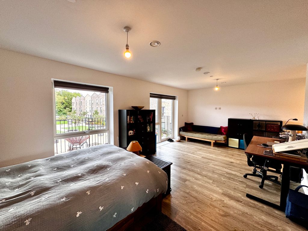 Property photo 3 of 16 20250923_140732971_Ios