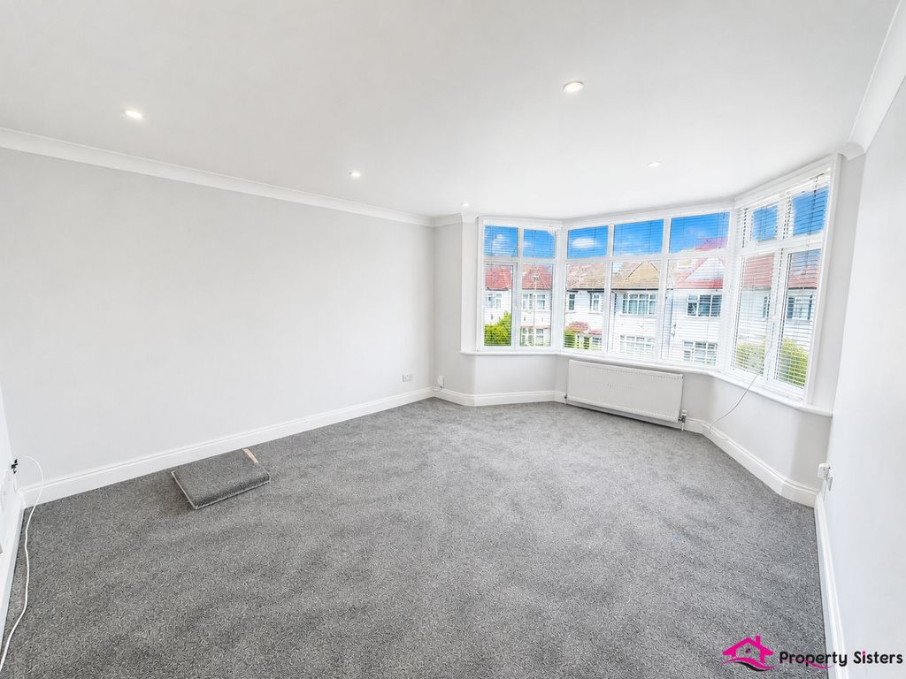 Property photo 3 of 17 Photo 18