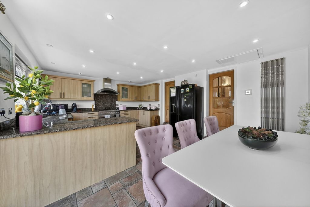 Property photo 2 of 29