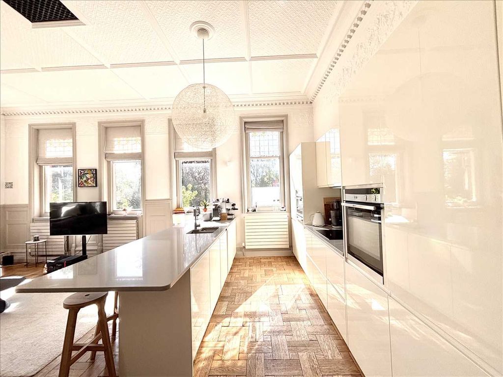 Additional image 7 of 4 bed flat for saleCavendish Road East, The Park, Nottingham NG7