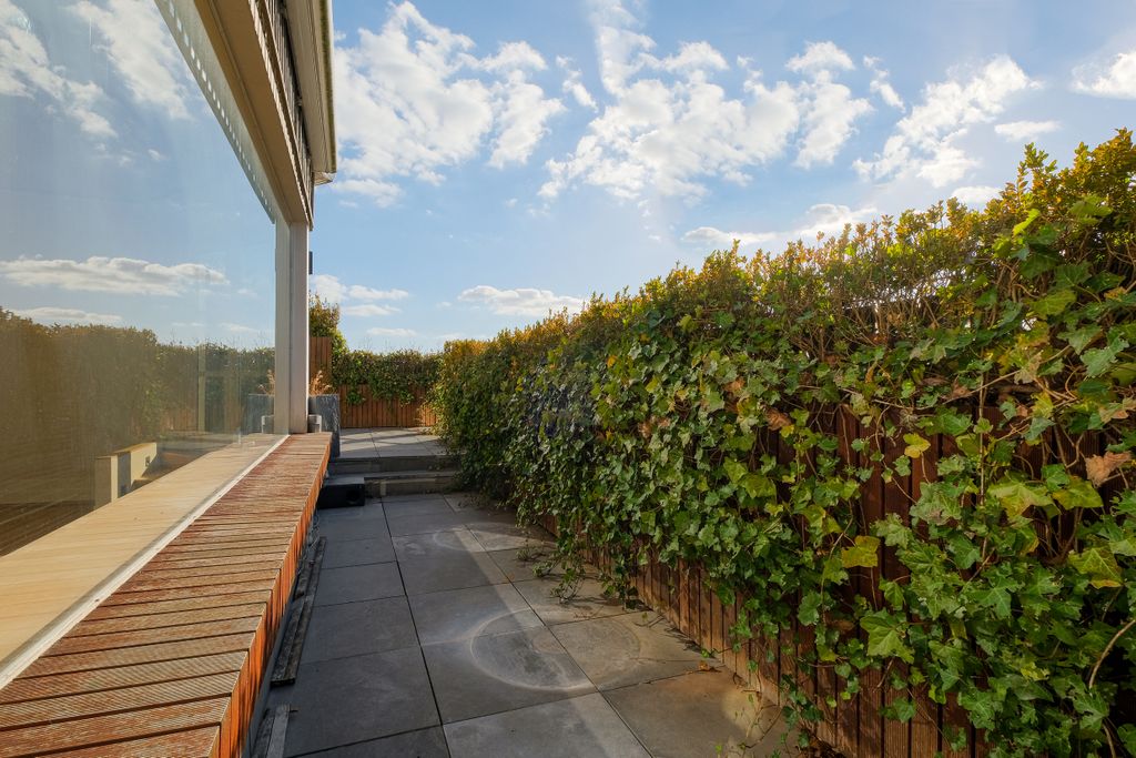 Property photo 2 of 24
