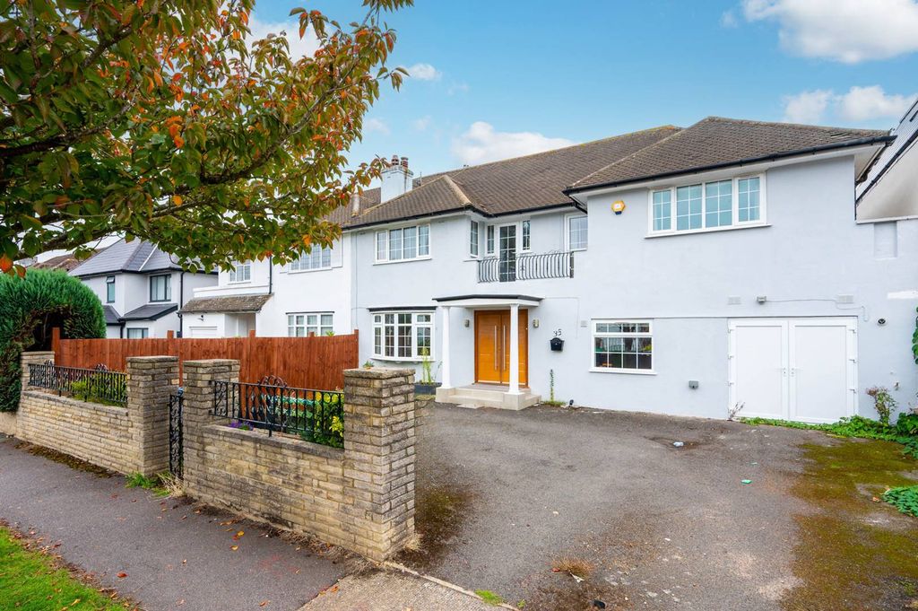 Property photo 2 of 18