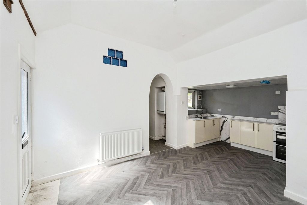 Property photo 3 of 15 Picture No. 11