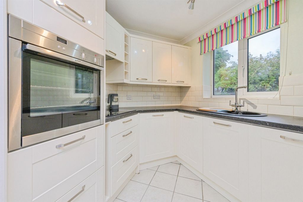 Property photo 2 of 16