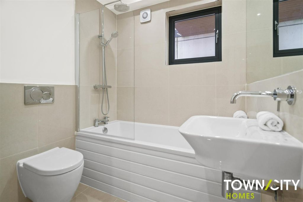 Property photo 3 of 26 4218233