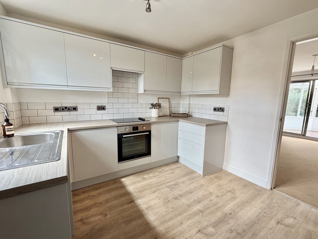 Property photo 2 of 12 Kitchen