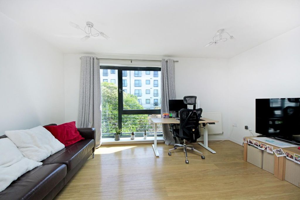 Property photo 3 of 6