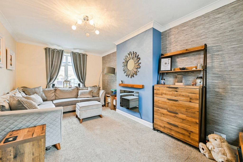 Property photo 2 of 15 Pbox-Img.Jpg