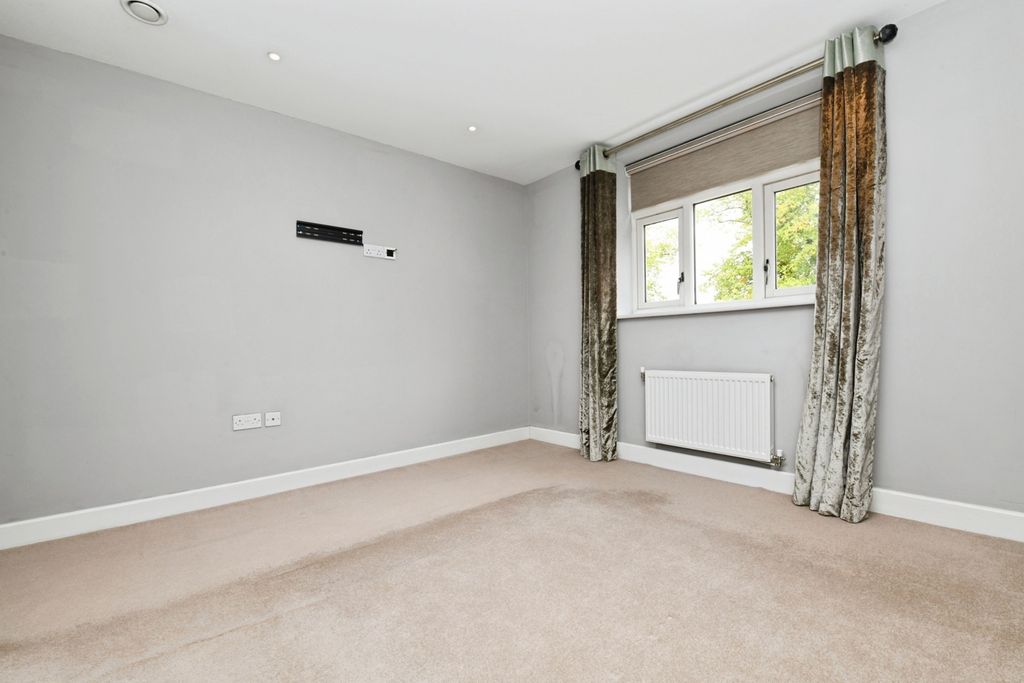 Property photo 3 of 14 Bedroom