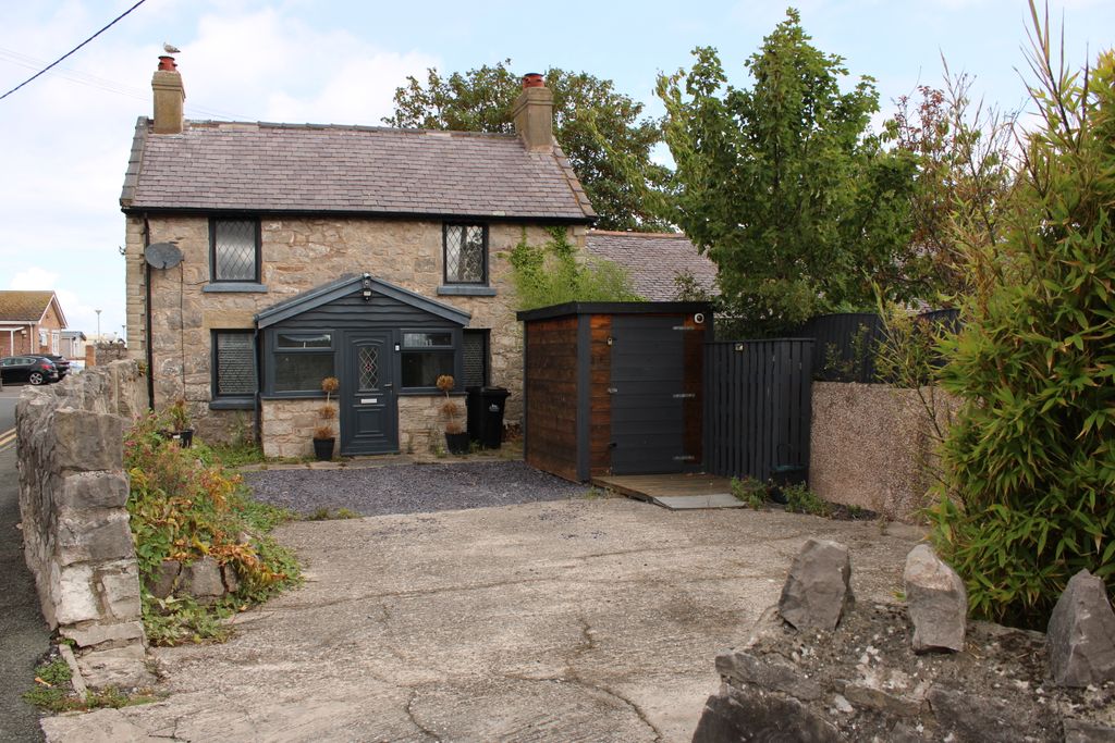 Property photo 1 of 12
