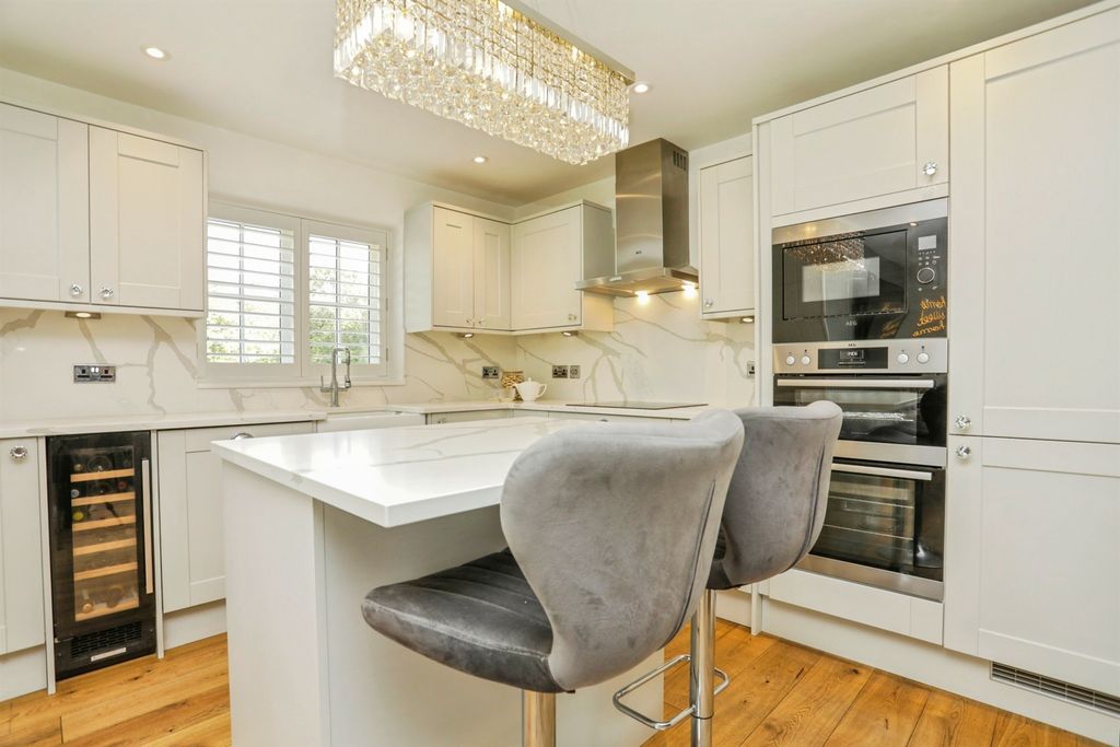 Property photo 3 of 25