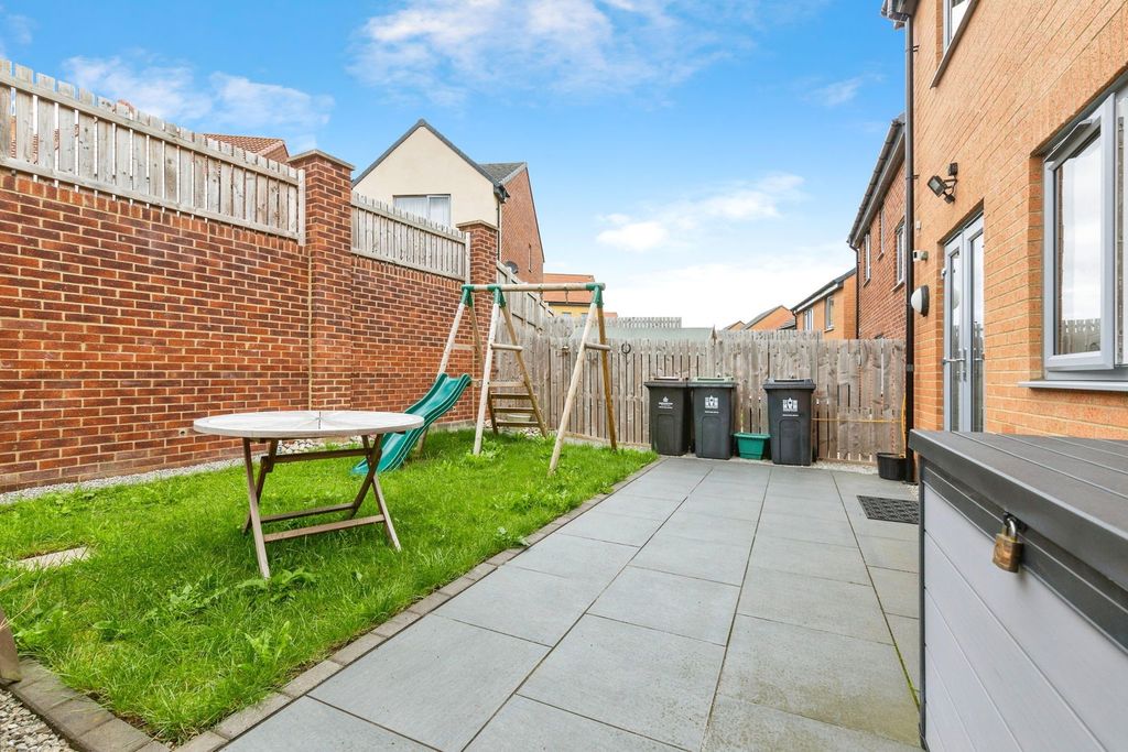 Property photo 2 of 19