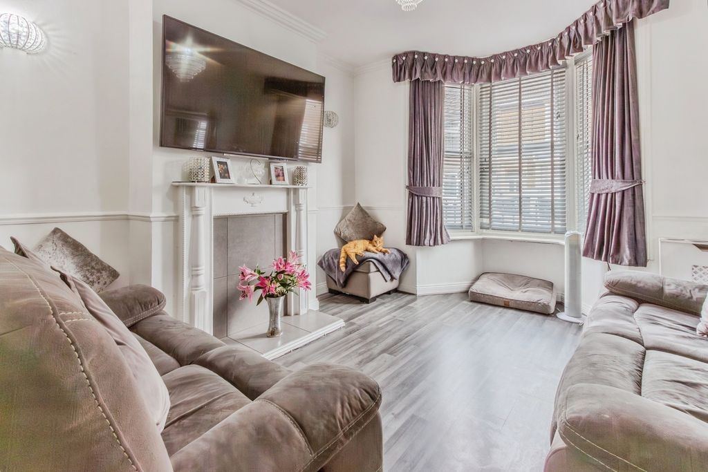 Property photo 3 of 15 Photo