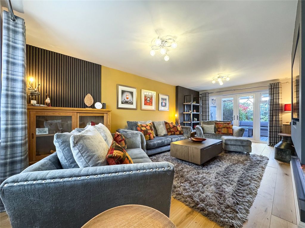 Property photo 2 of 31 Lounge