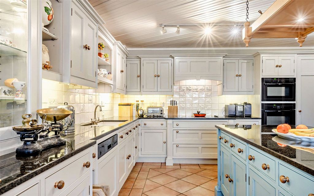 Property photo 3 of 28 Kitchen