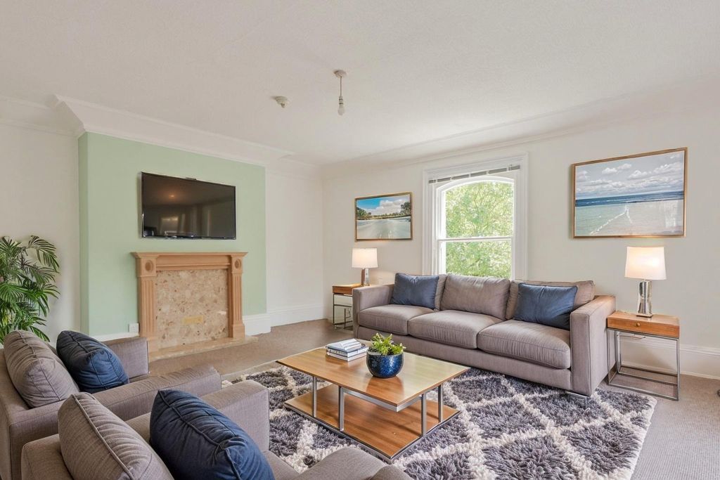 Property photo 3 of 10 4886295