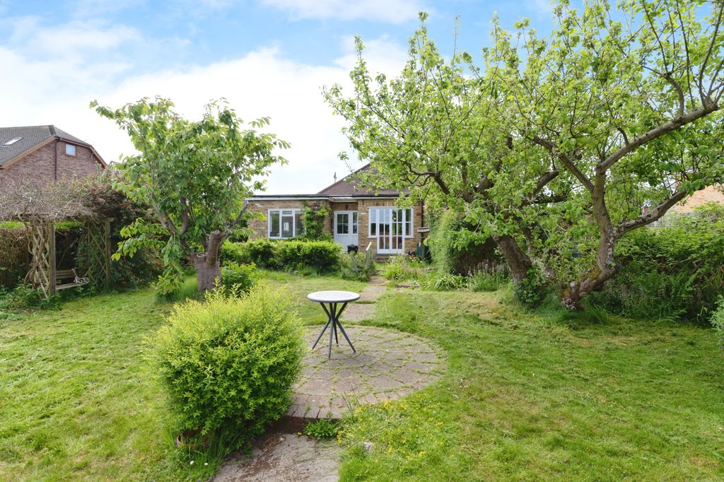 Property photo 2 of 22 46Thechasethechasebenfleetss73Bs-27