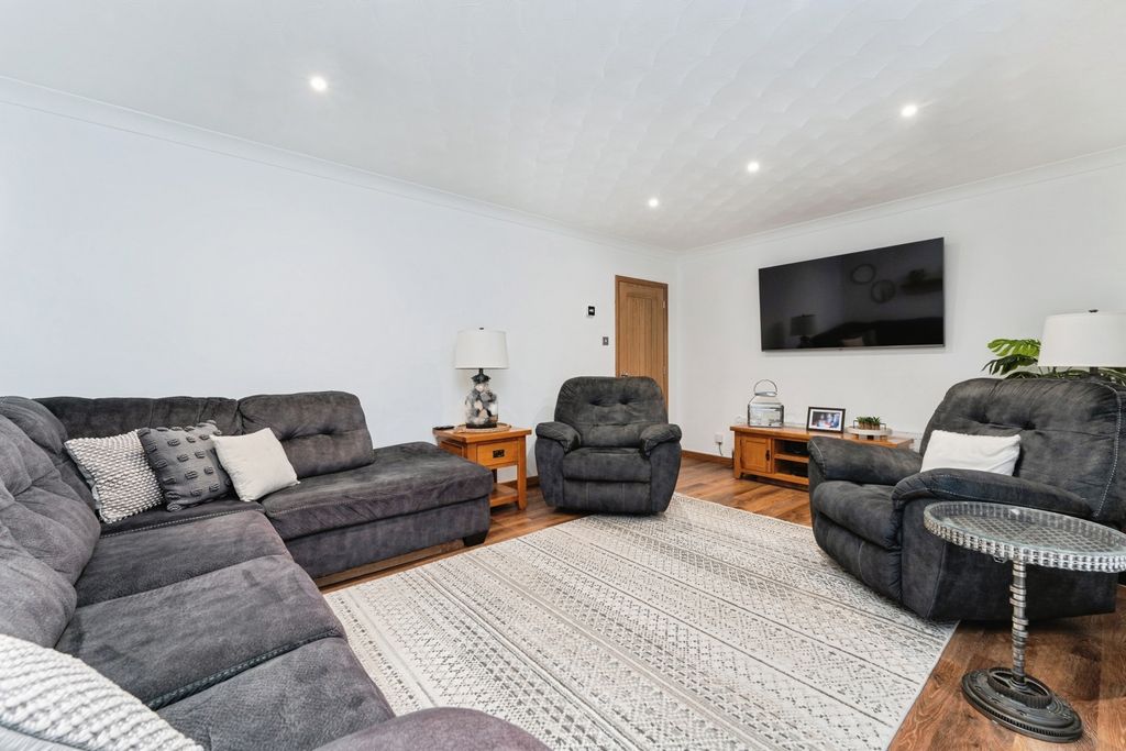 Property photo 2 of 17 Pbox-Img.Jpg