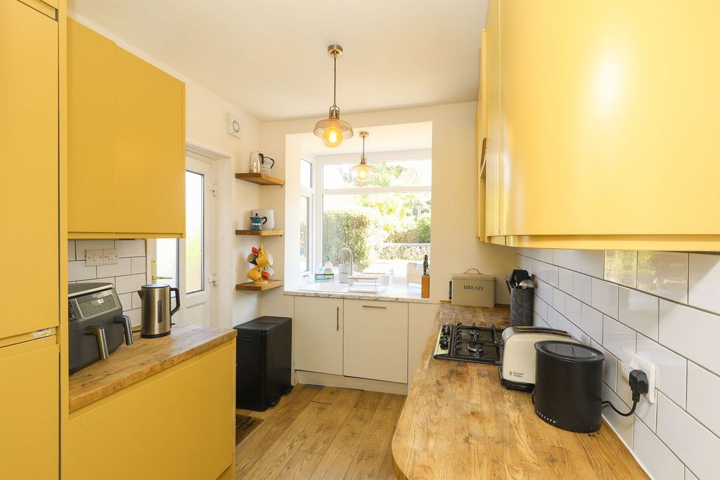 Property photo 2 of 35