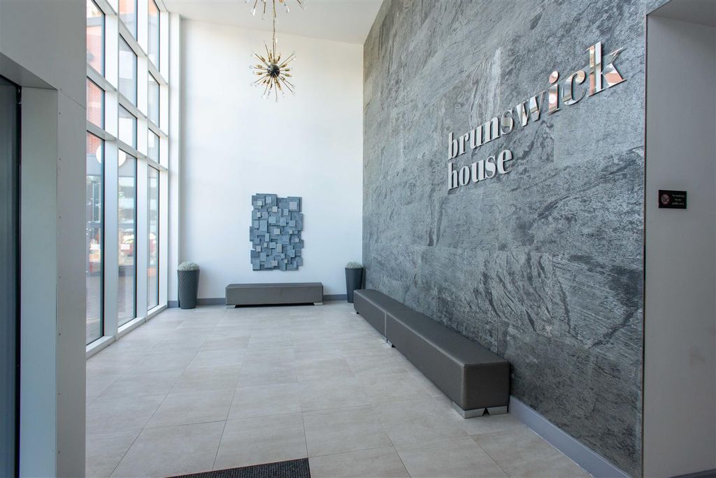 Property photo 3 of 12 42 Brunswick Sq, Br6 0Rt-8234.Jpg