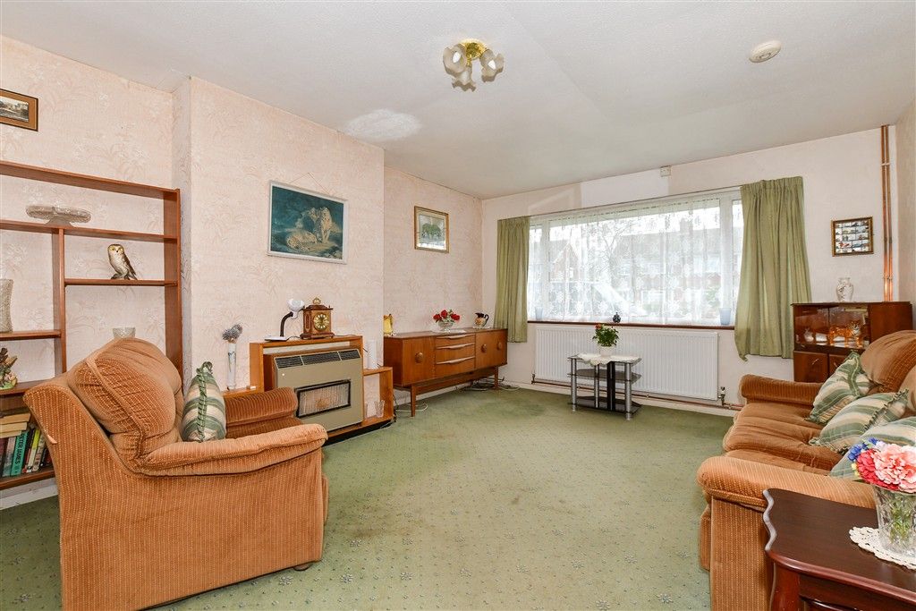 Property photo 2 of 13 Lounge