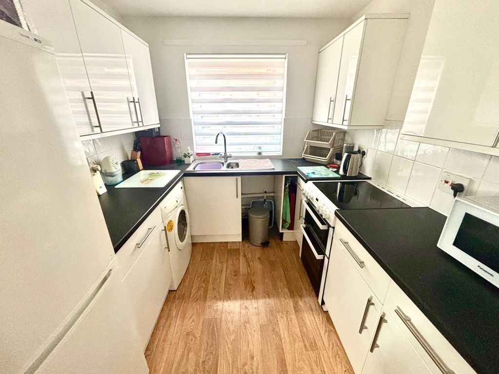 Property photo 2 of 5 Kitchen