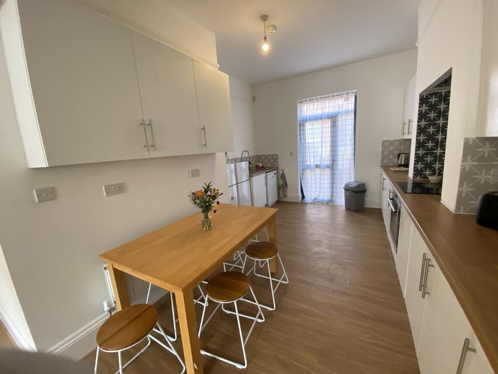 Property photo 3 of 13 Bright, Modern Kitchen With Wood-Effect Flooring, ...