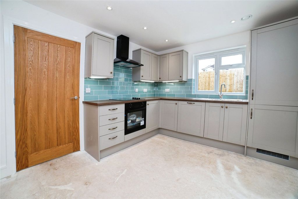 Property photo 1 of 17 Kitchen