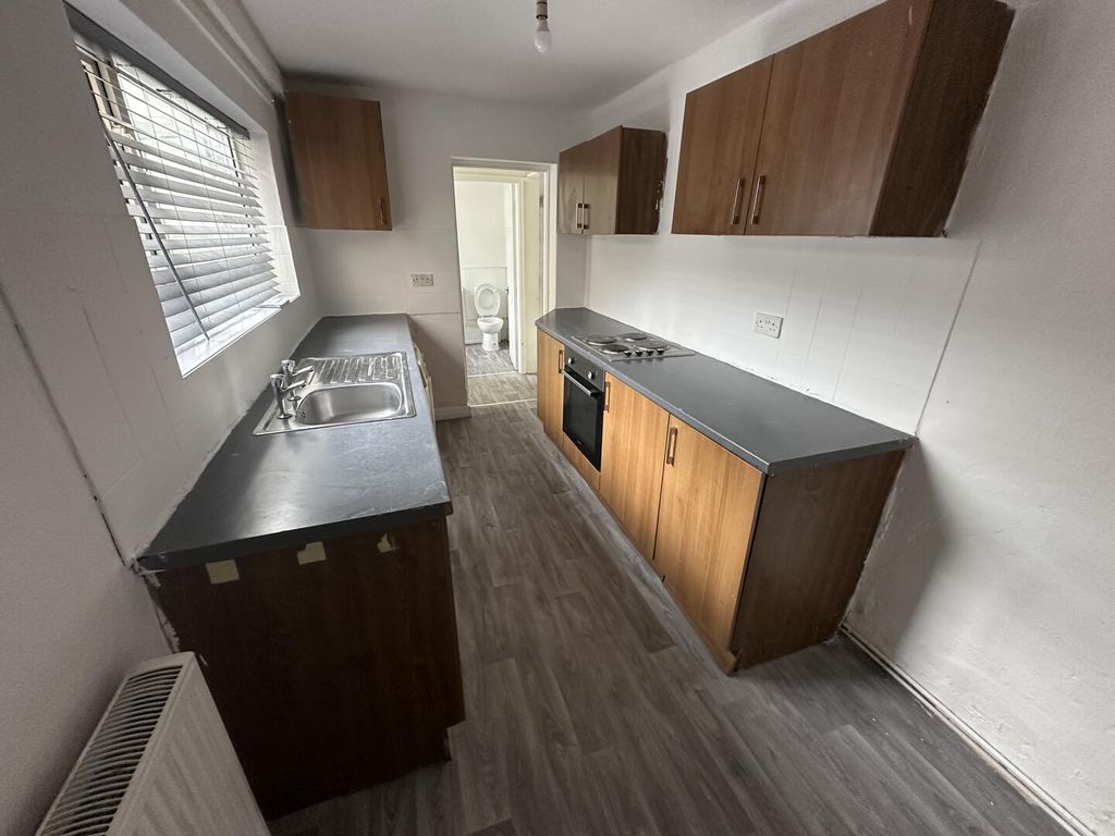 Property photo 2 of 6 Kitchen