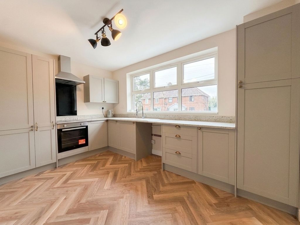 Property photo 2 of 10 Kitchen