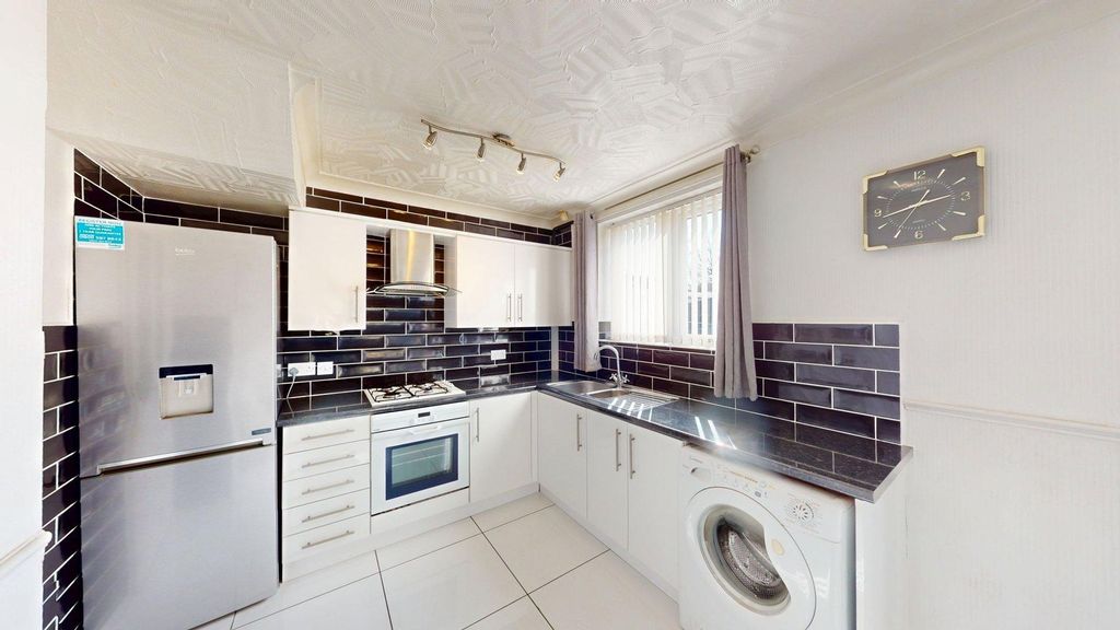 Property photo 3 of 18 Kitchen / Dining Room
