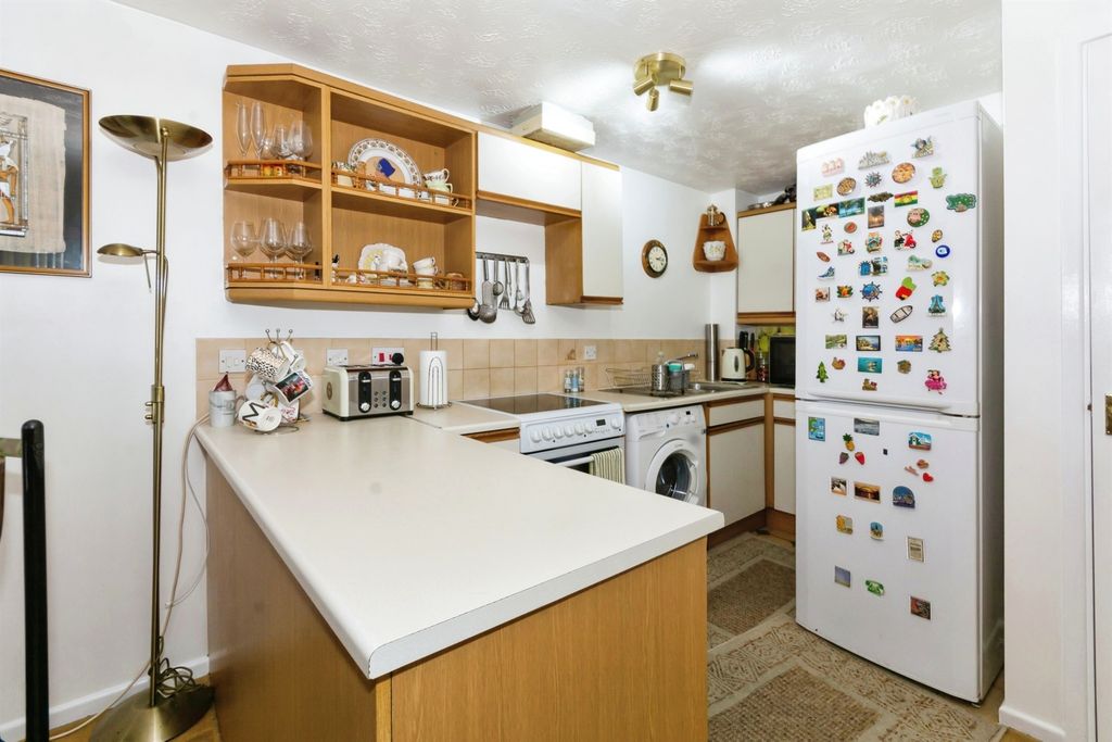 Property photo 3 of 21