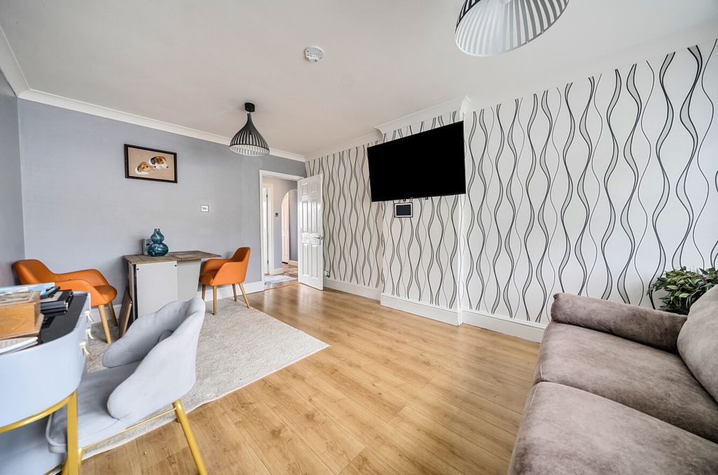 Property photo 3 of 15 13545021168c403A84d672