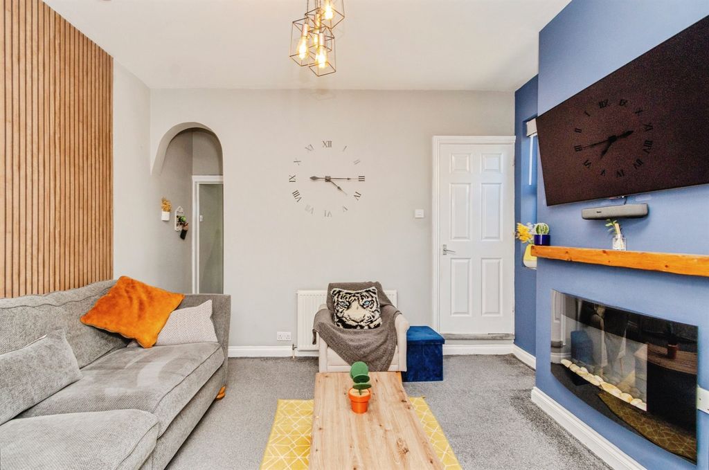Property photo 3 of 17