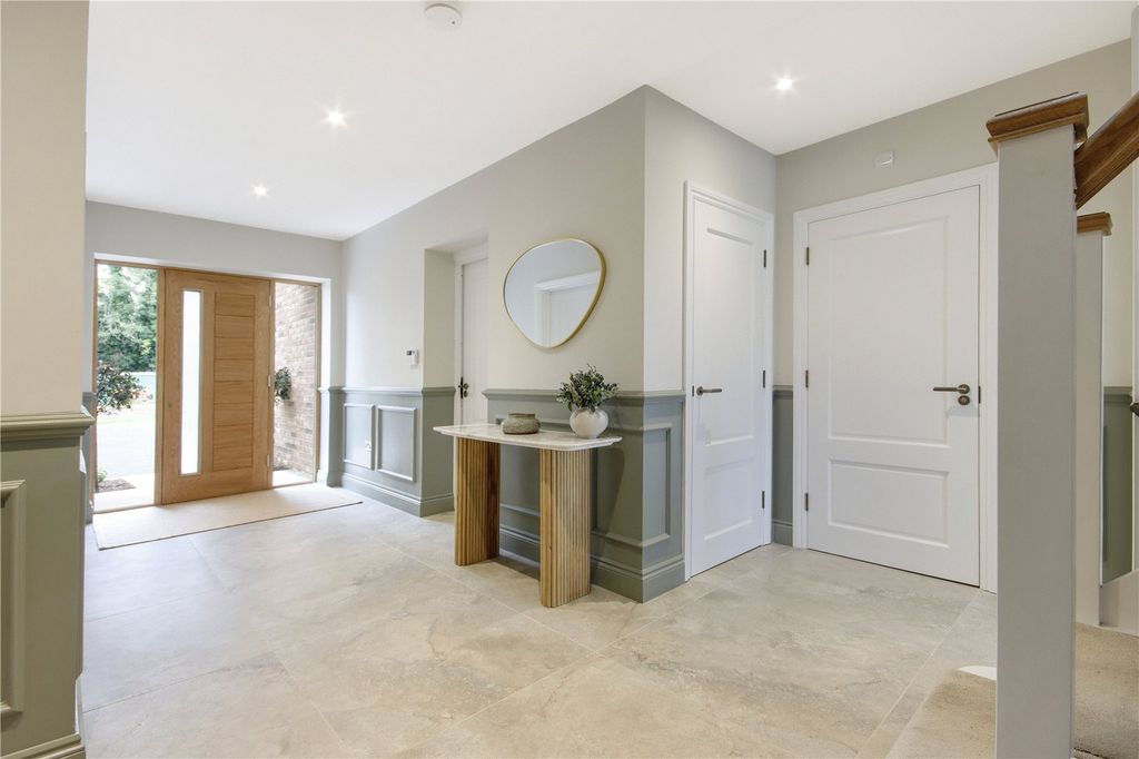 Property photo 3 of 19 Show Home