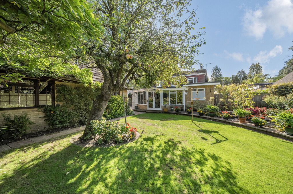 Property photo 2 of 33 Garden