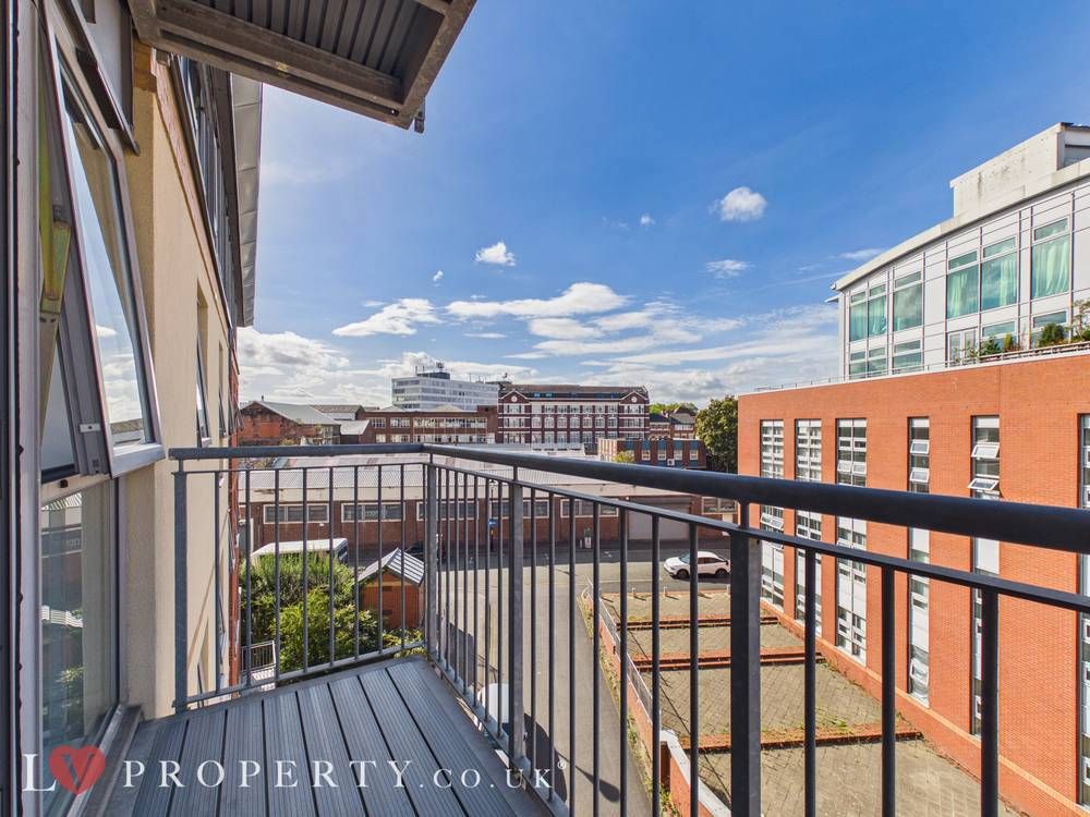 Property photo 3 of 12 Giraffe360-Still010
